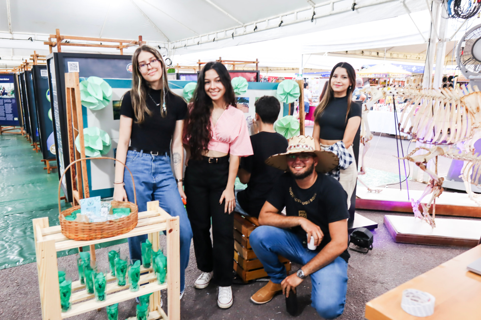 Stand de estudantes e projetos acadêmicos