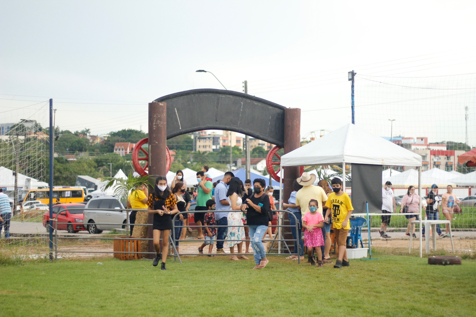 Entrada da arena durante o dia
