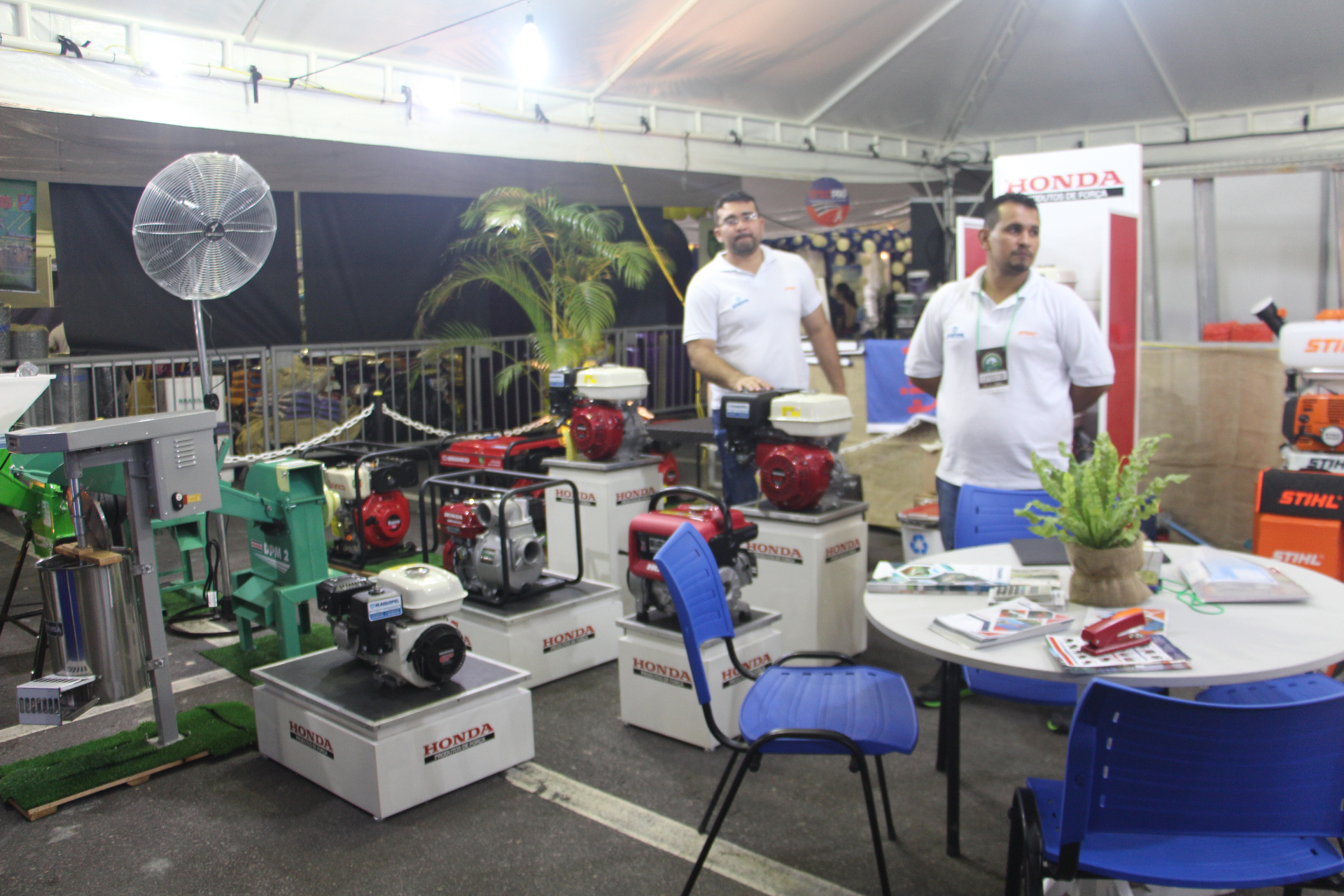 Stand de máquinas e implementos