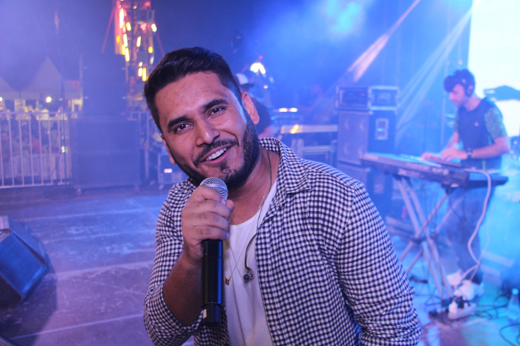 Cantor na programação musical