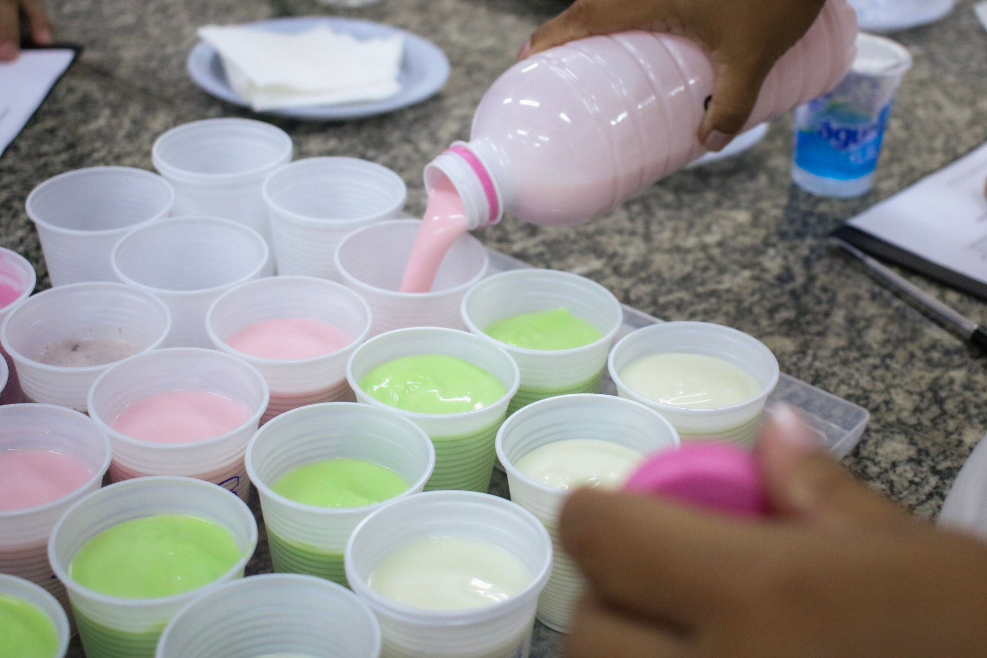 Degustação no laboratório de alimentos
