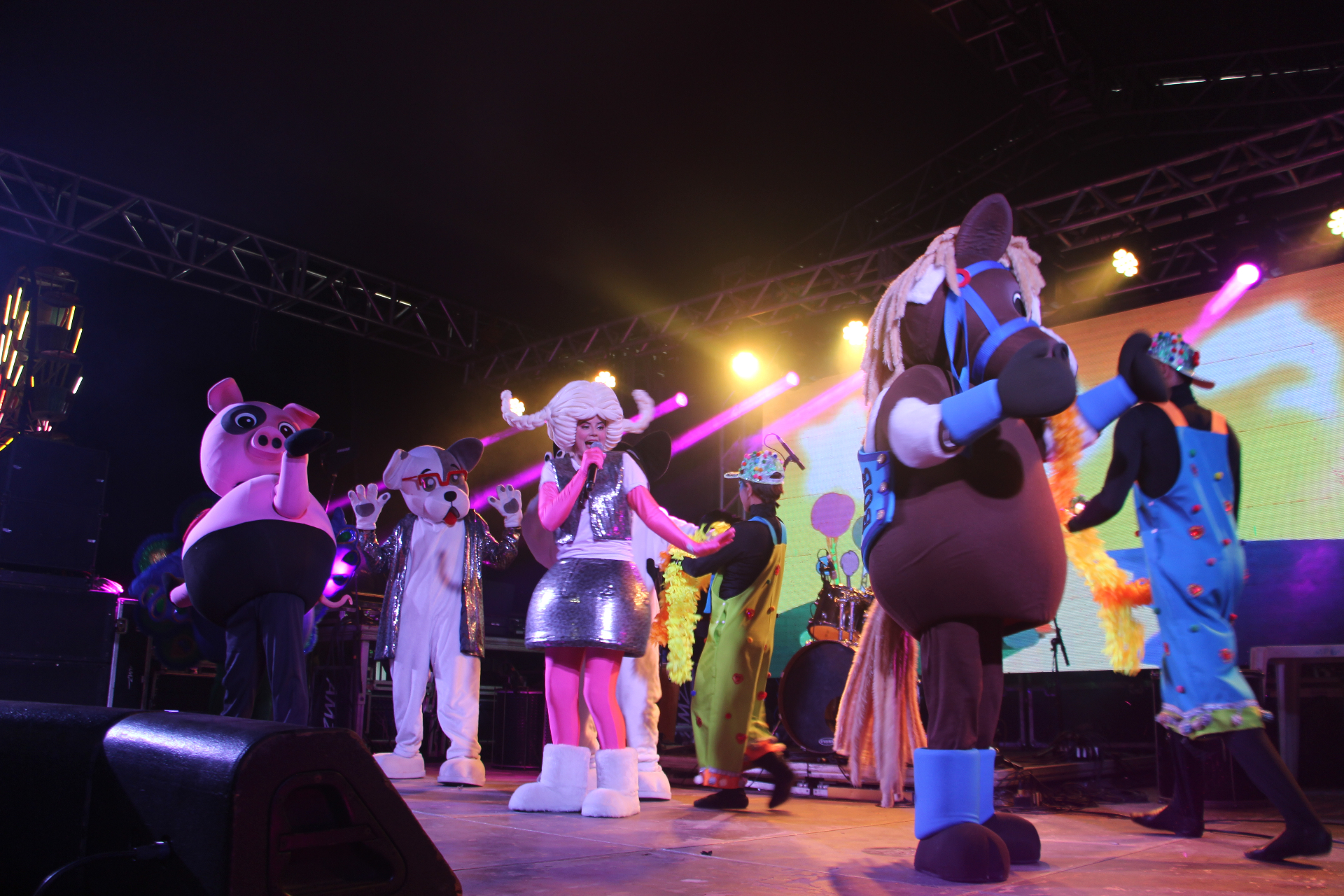 Espetáculo infantil no palco