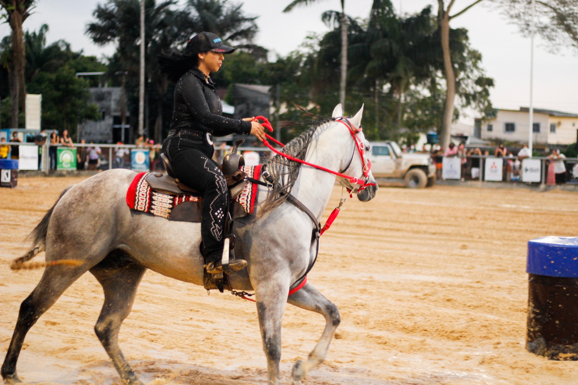Prova equestre na arena