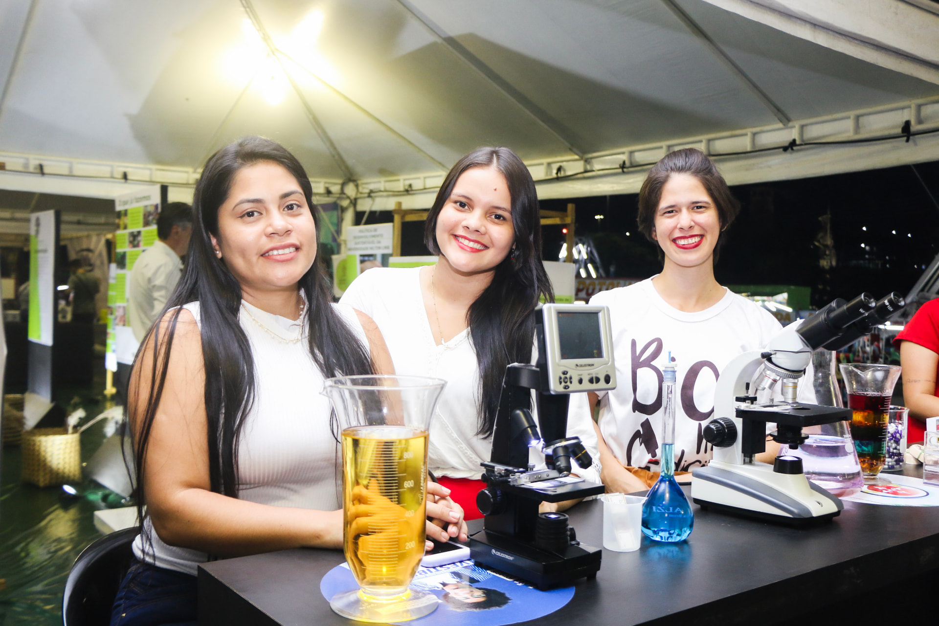 Stand de biologia e microscopia