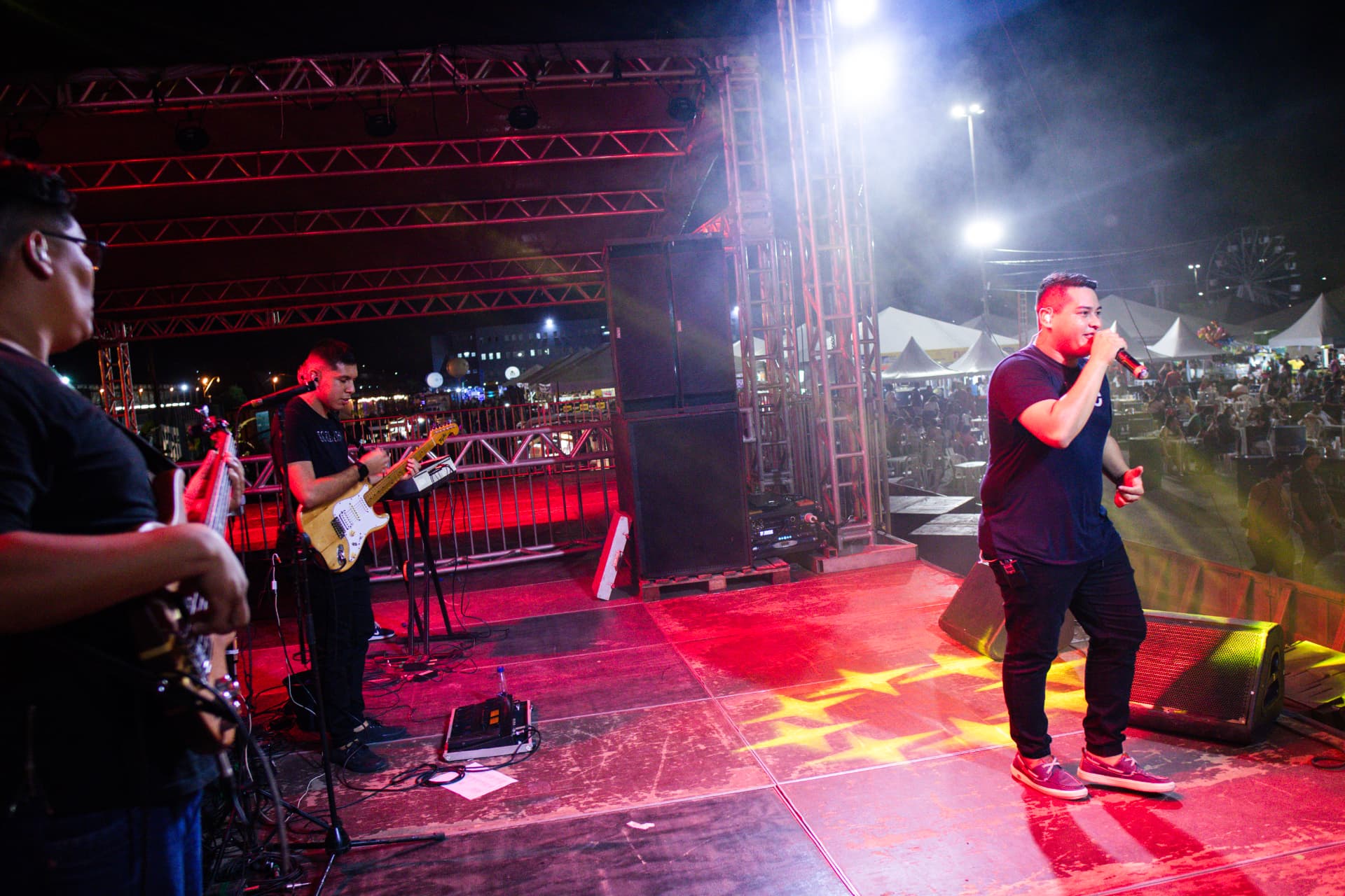 Banda no palco principal