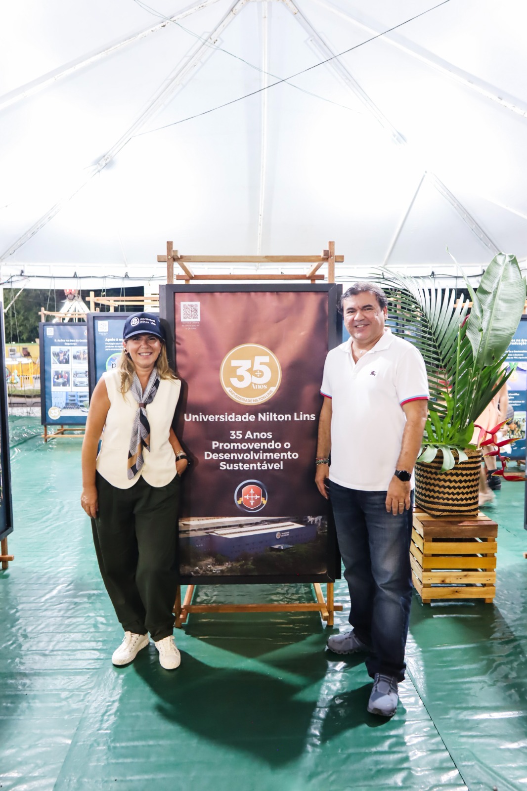 Reitora Giselle Lins e Dr. Nilton Costa Lins Jr.
