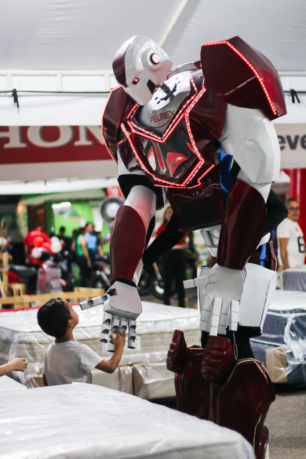 Robô funcional no stand da Honda